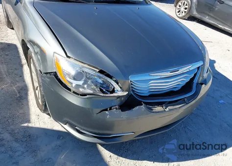 2013 Chrysler 200 Touring z USA, uszkodzony, nr VIN 1C3CCBBB1DN570018